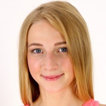 Elizabeth Evans photo 5