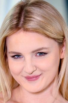 Eliza Eves photo 29