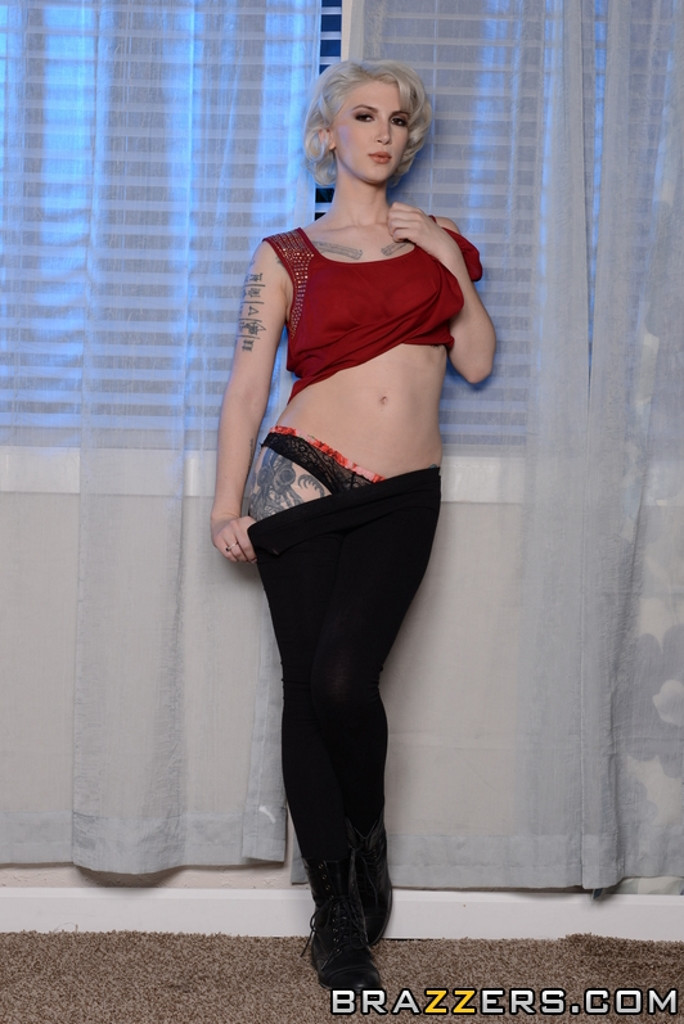 Indigo Augustine photo 4