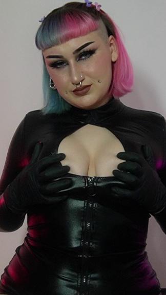 Femdomnephi — fotos e vídeos +18