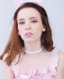 Lottie Magne photo 30