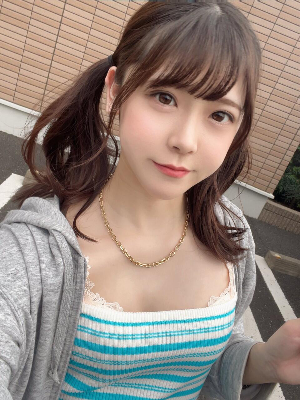 Akari Minase photo 2