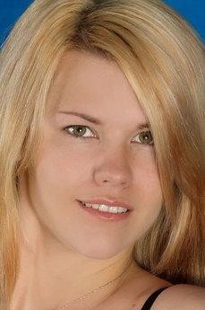Izzy Delphine photo 34