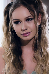 Naomi Swann photo 44