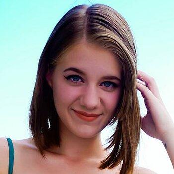Dakota Burns photo 10