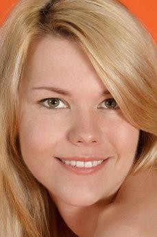 Izzy Delphine photo 33