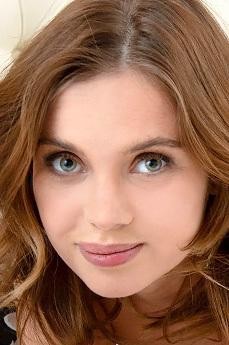 Bella Gray photo 32