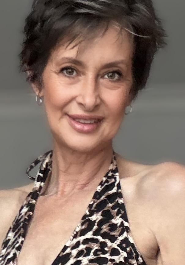 Ms Antoinette — fotos e vídeos +18