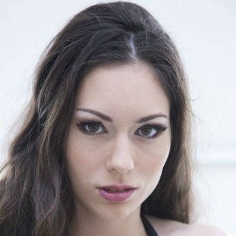 Arwen Gold photo 26