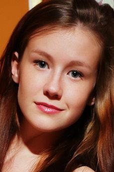Emily Bloom photo 22
