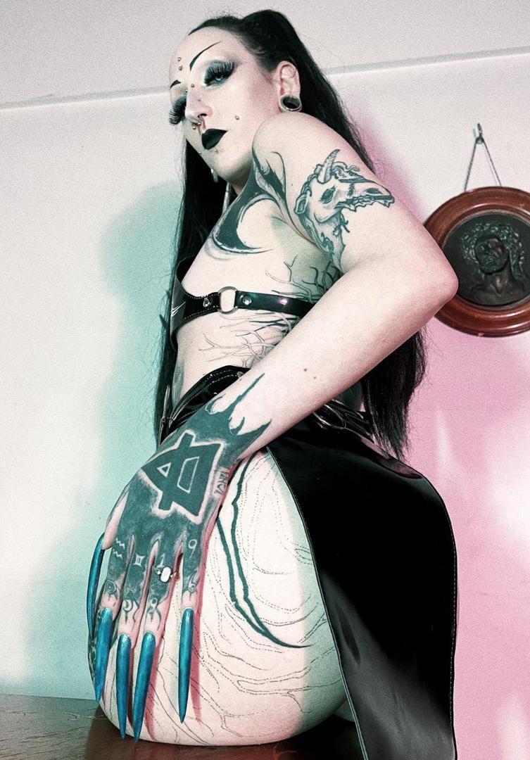 Empress Ambrosia — fotos e vídeos +18