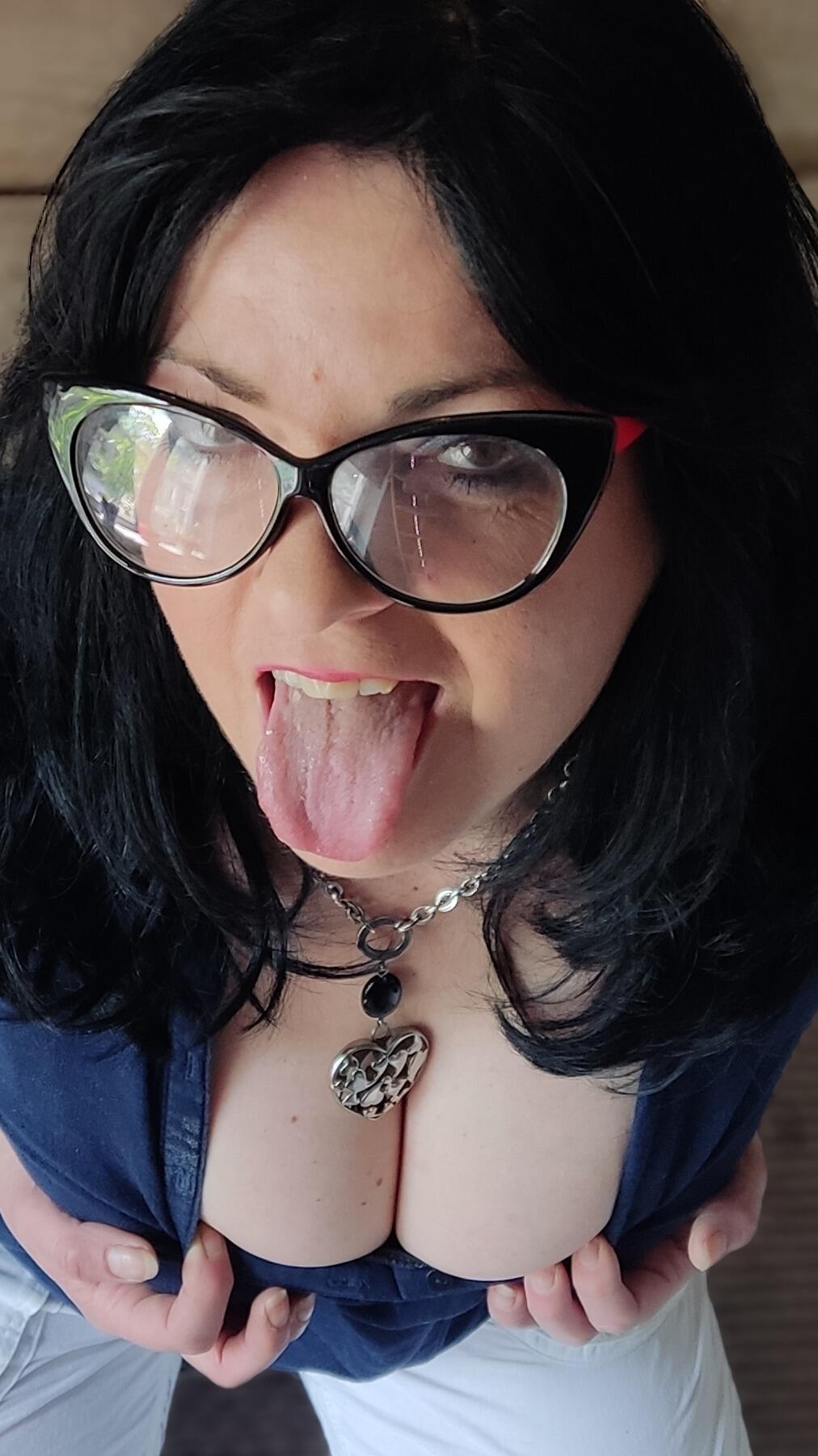 Slut Mom Happiness — fotos e vídeos +18