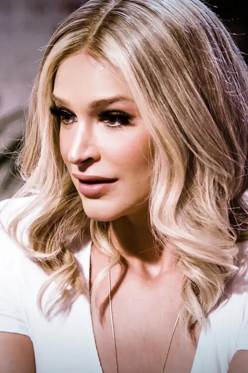 Emma Hix photo 47