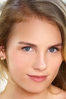 Natalie Knight photo 39