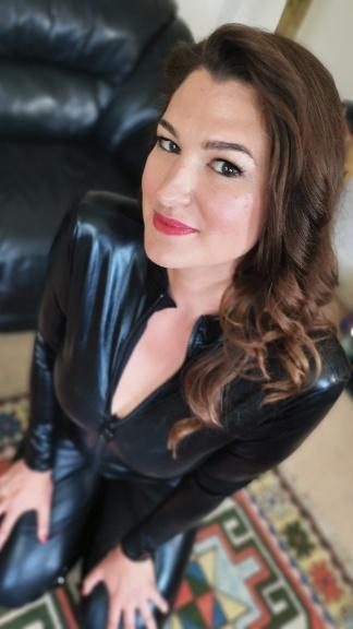 Felicity Defiend — fotos e vídeos +18