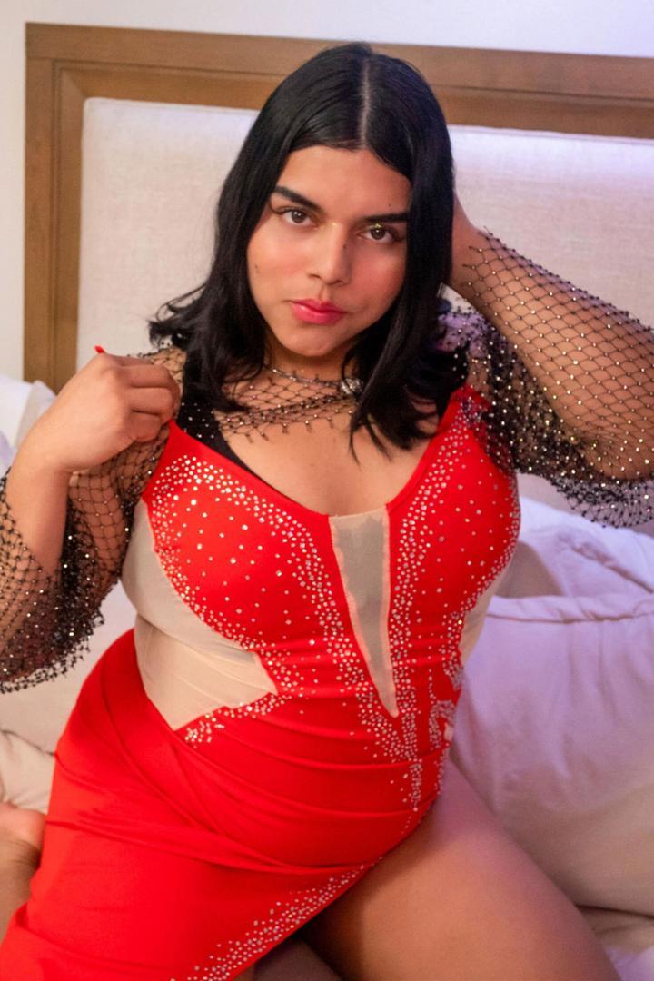 Lia Linares — fotos e vídeos +18