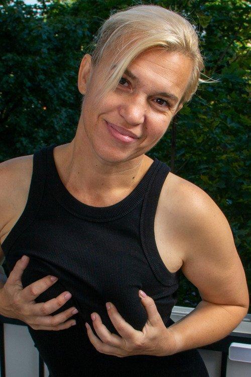 Diana E photo 3