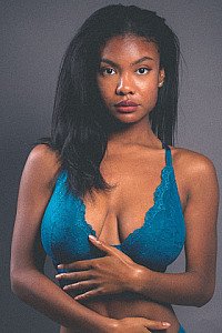 Amara Holloway - profil actrice