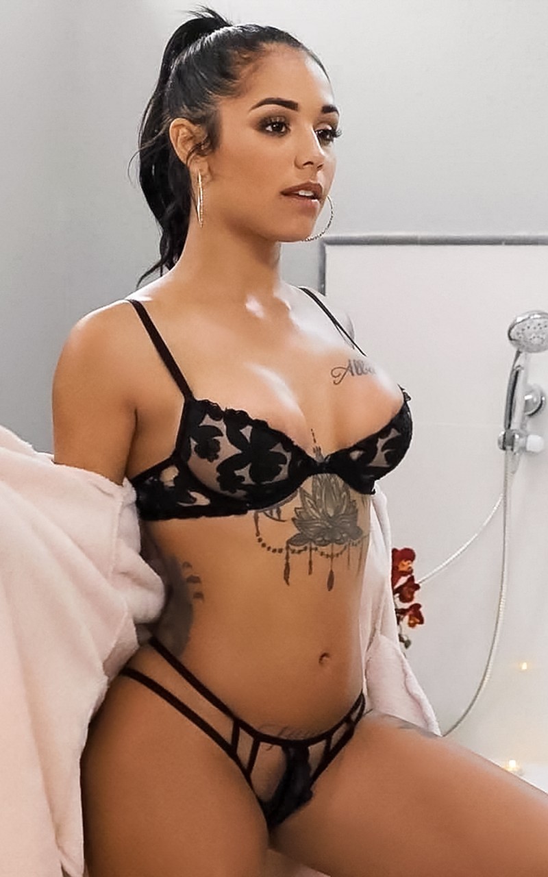 Camila Cortez photo 7