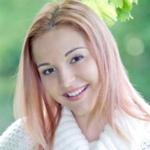 Emily Ross photo 6