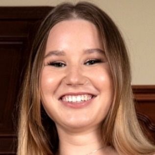 Amalia Davis photo 29