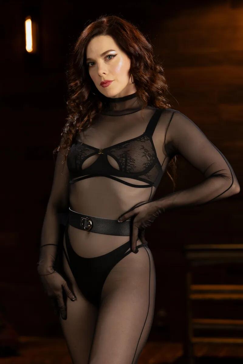 Nicole Vaunt photo 8