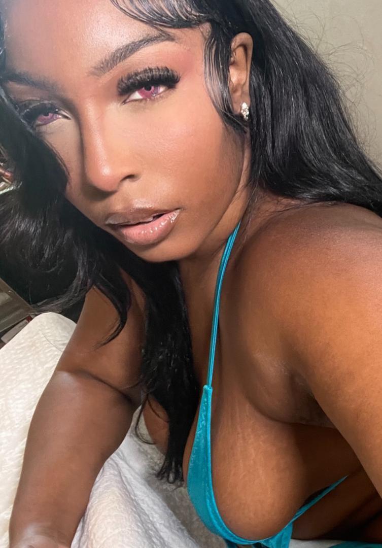 Miss Yennraye — fotos e vídeos +18