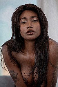 Mimi Desuka - profil actrice