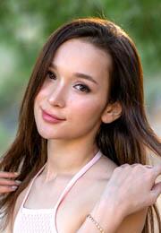 Ellie Leen photo 14