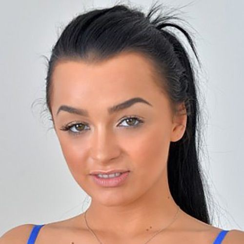 Daphne Klyde photo 36