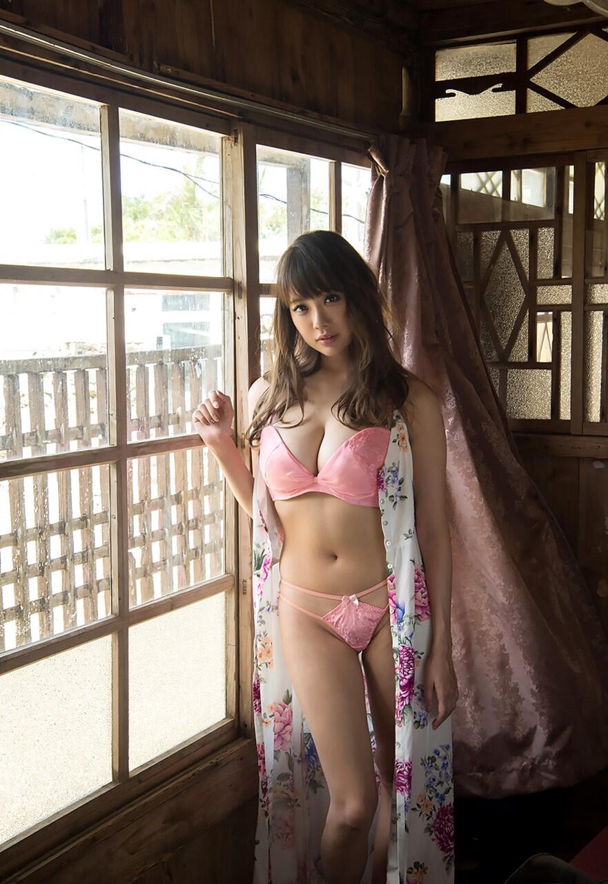 Shion Utsunomiya photo 5