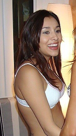 Unknown Female 737665-B — fotos e vídeos +18