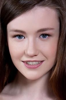 Emily Bloom photo 25
