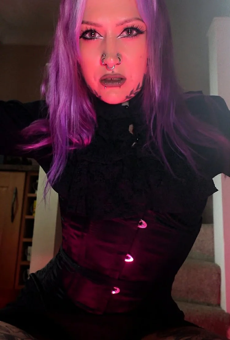 Kiki Sins — fotos e vídeos +18