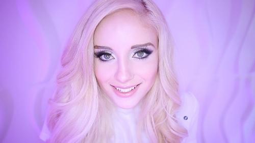 Naomi Woods photo 46