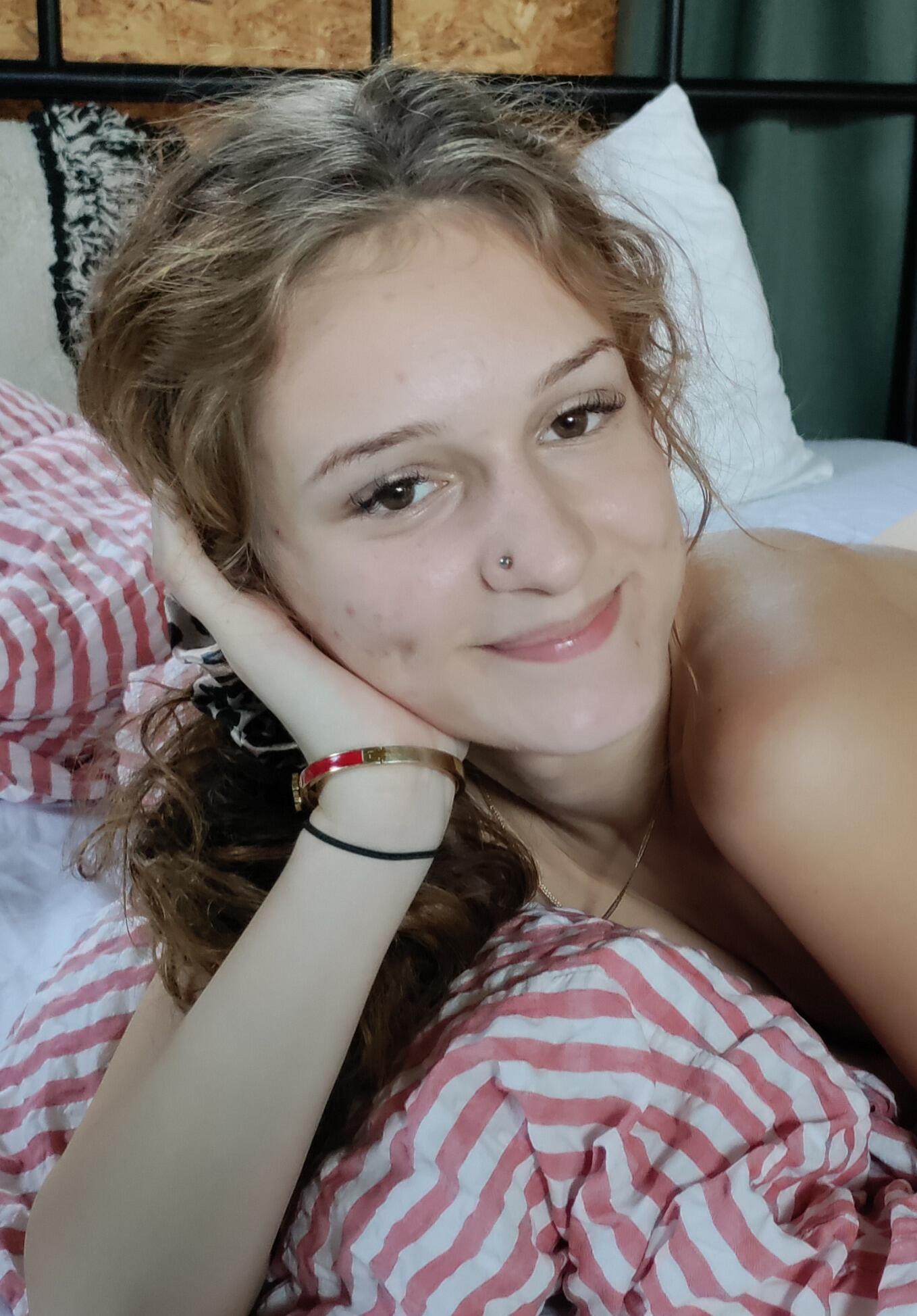 Authentic Wives — fotos e vídeos +18