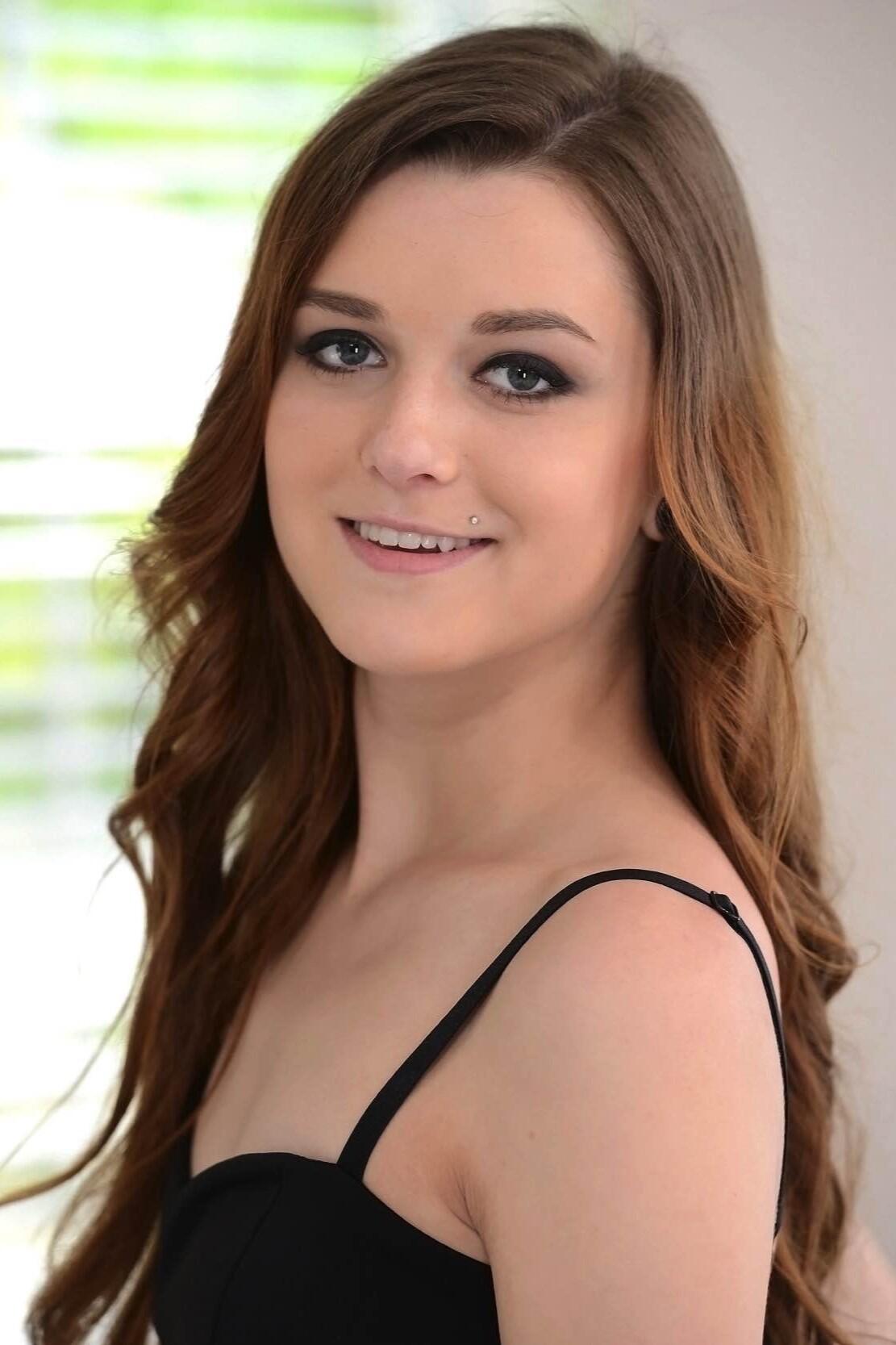 Alex Mae photo 12