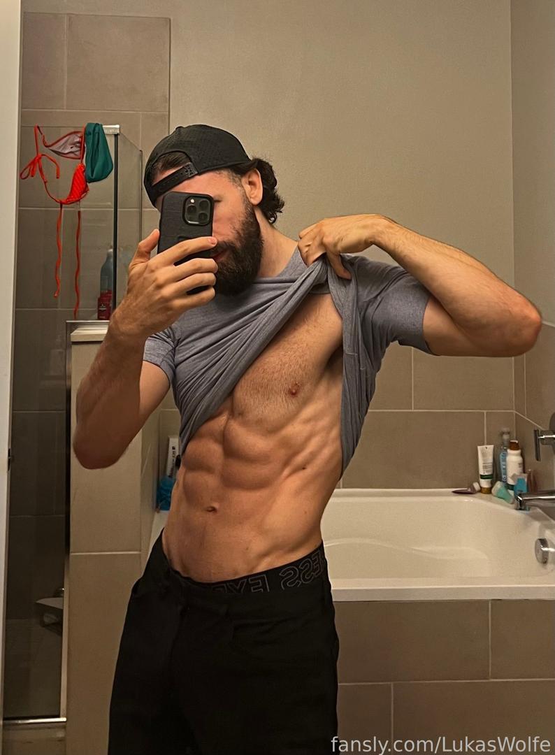 Lukas Wolfe — fotos e vídeos +18