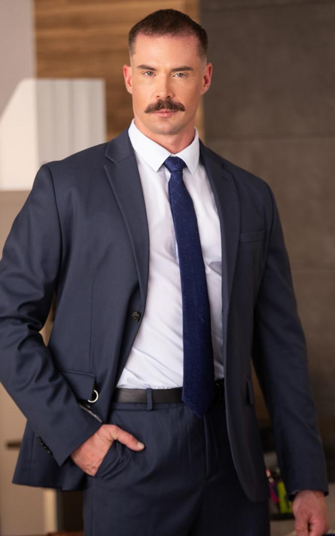 Adam Tyrant photo 3