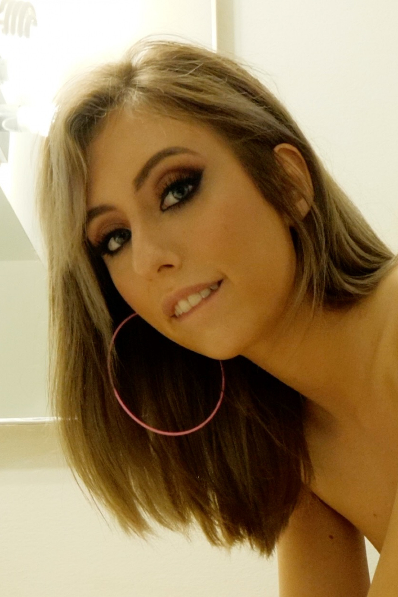 Daphne Dare photo 4