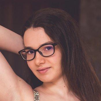 Nikol Raklova — fotos e vídeos +18