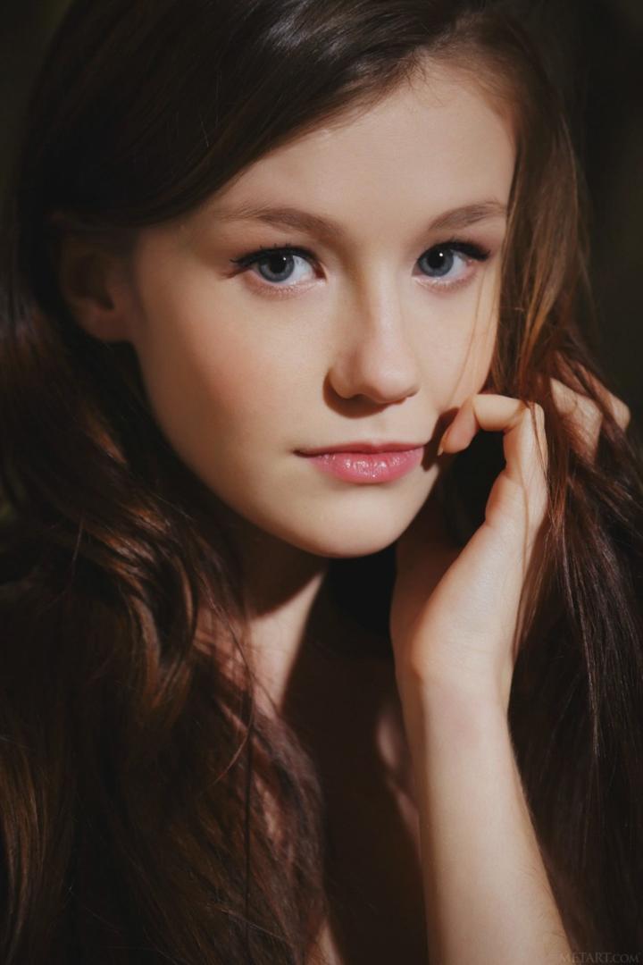 Emily Bloom photo 16