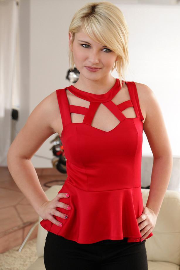 Dani Desire photo 10