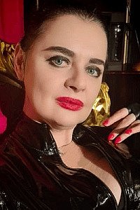 Dominatrix Dinah