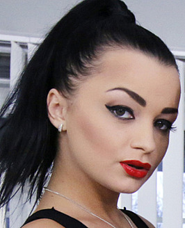 Daphne Klyde photo 11