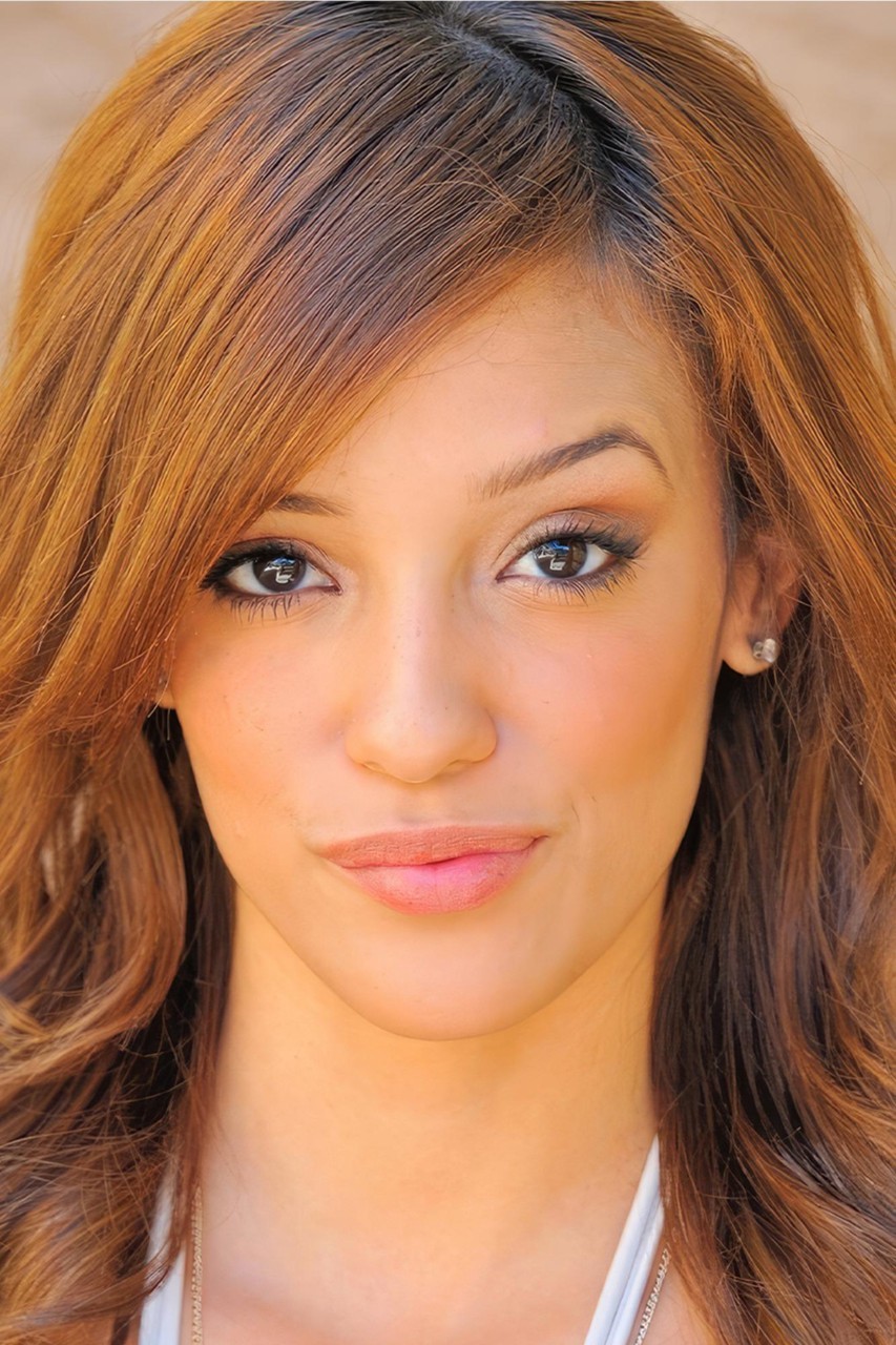 Melanie Rios photo 2