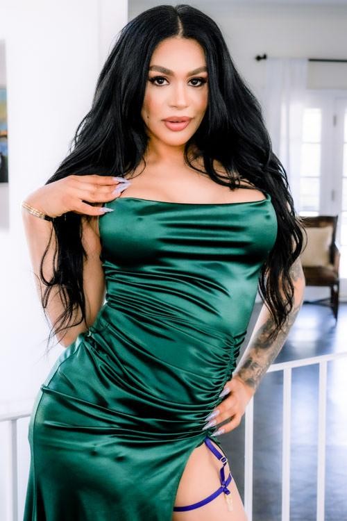 Eva Maxim photo 28