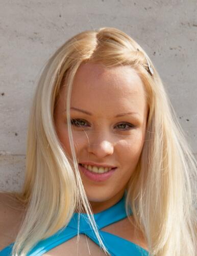 Lola Taylor photo 41