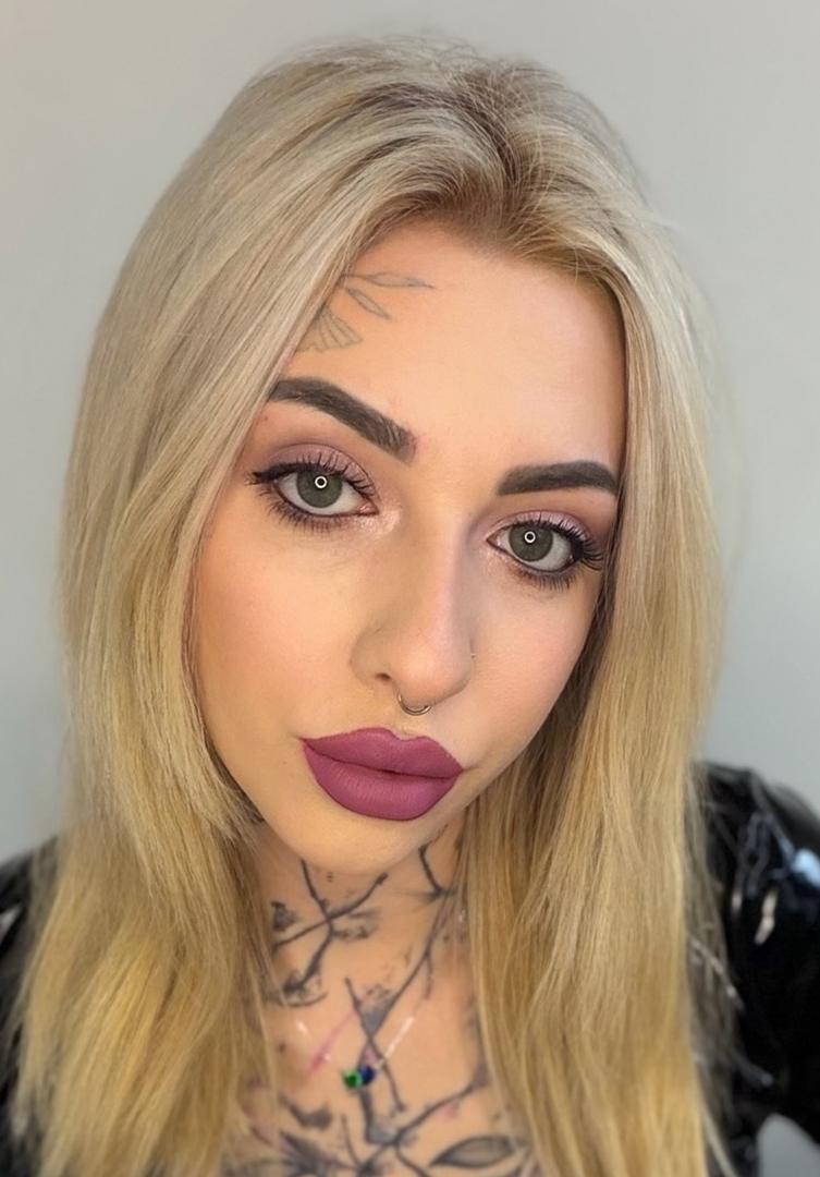 Laura Rovenska — fotos e vídeos +18