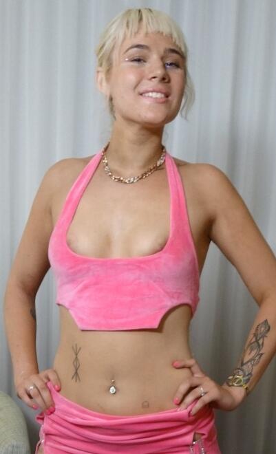 Ellie Smoke photo 9